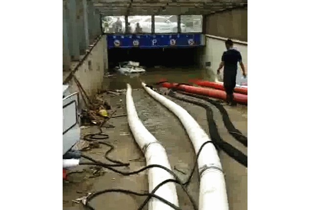 二環(huán)支路沙口路，山東消防兩臺，我們三臺潛水泵同時運行，一切正常了